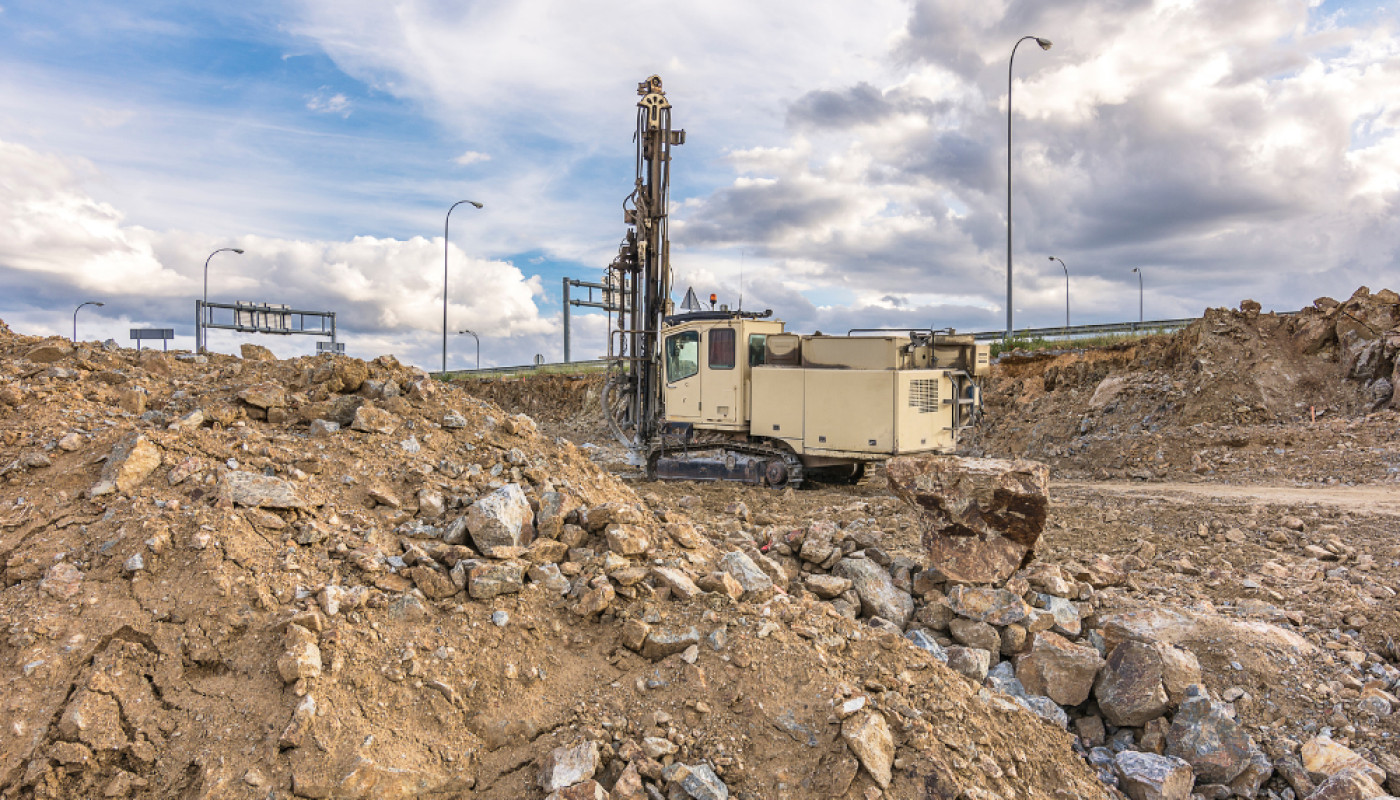 Construire ou vendre en IDF : pourquoi le sous-sol impose l'intervention d'une entreprise géotechnique ?